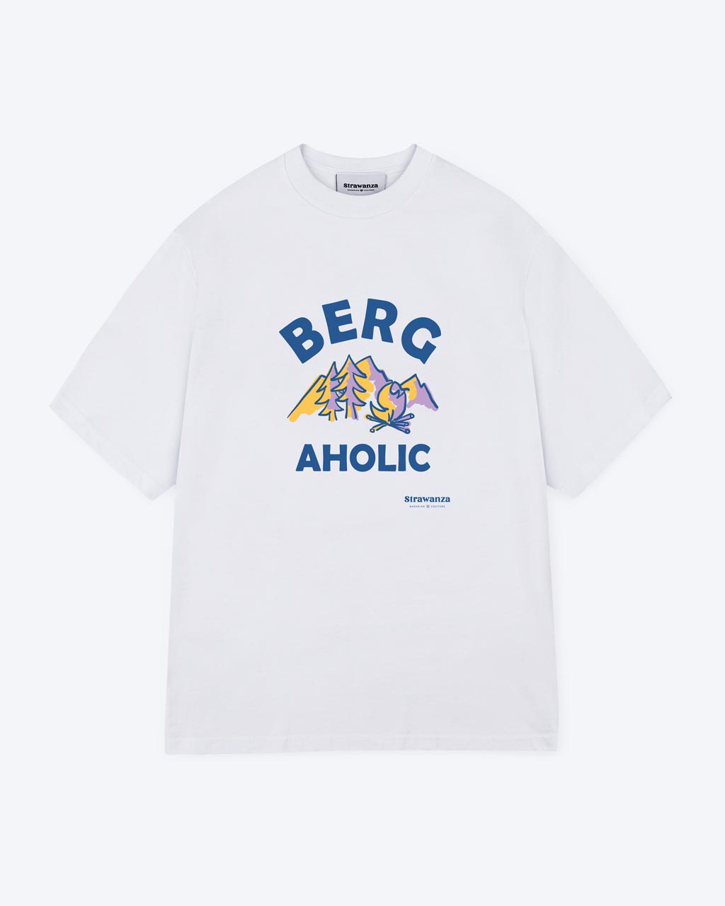Ein weißes T-Shirt mit einem Berge und Lagerfeuerstelle als Motiv wo außen rum in blau noch der Schriftzug " BERGAHOLIC" steht.