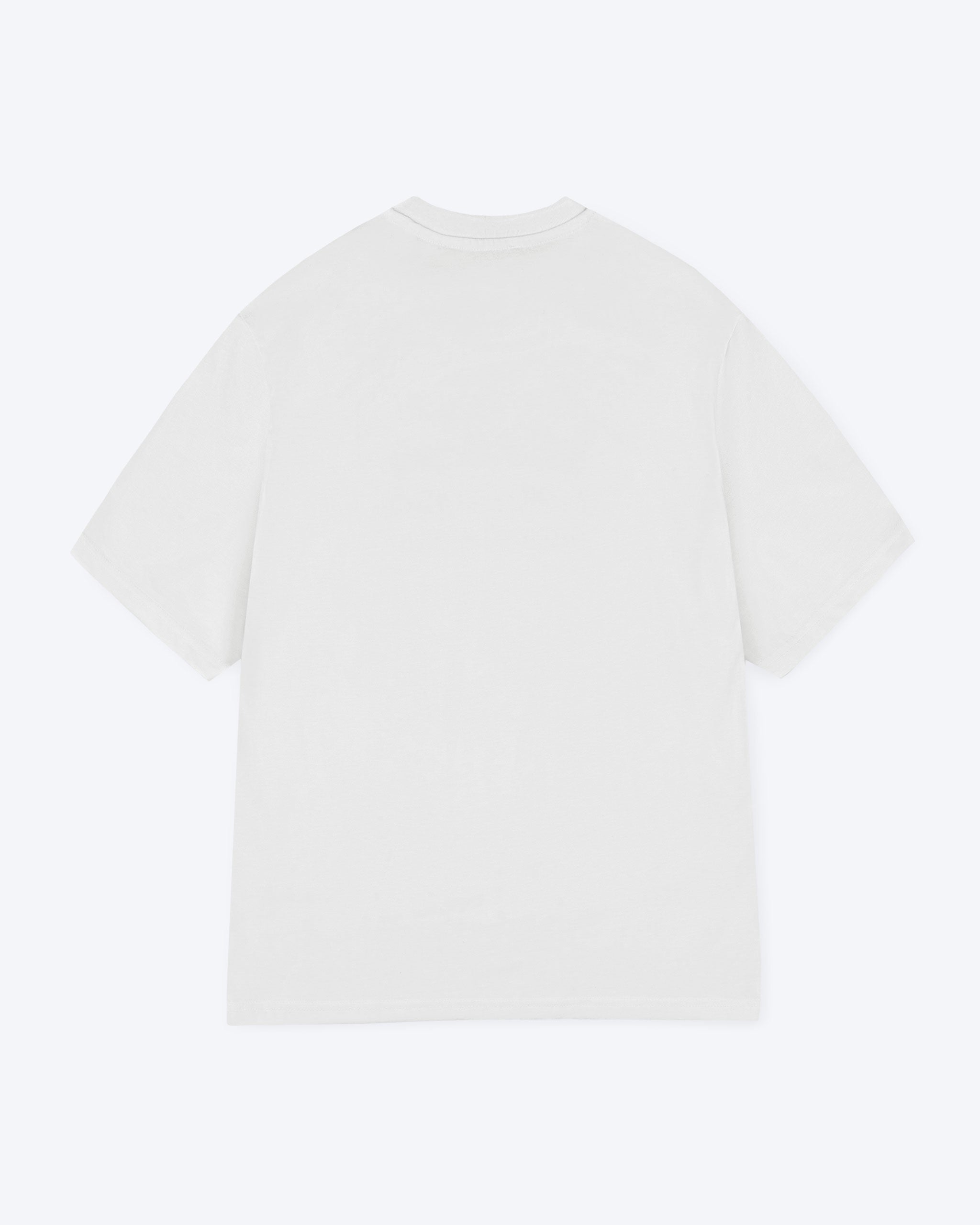 Ein weißes T-Shirt mit nichts als Backprint. 