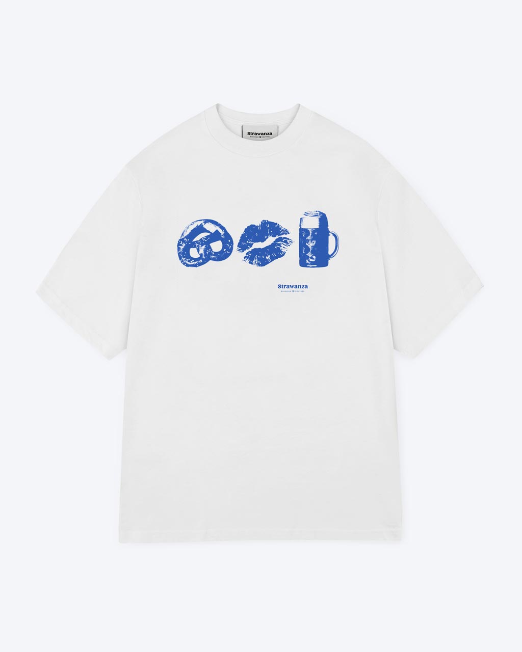 Ein weißes T-Shirt mit einem blauen großen Motiv wo eine Breze, ein Bier und ein Kussmund zu sehen sind.