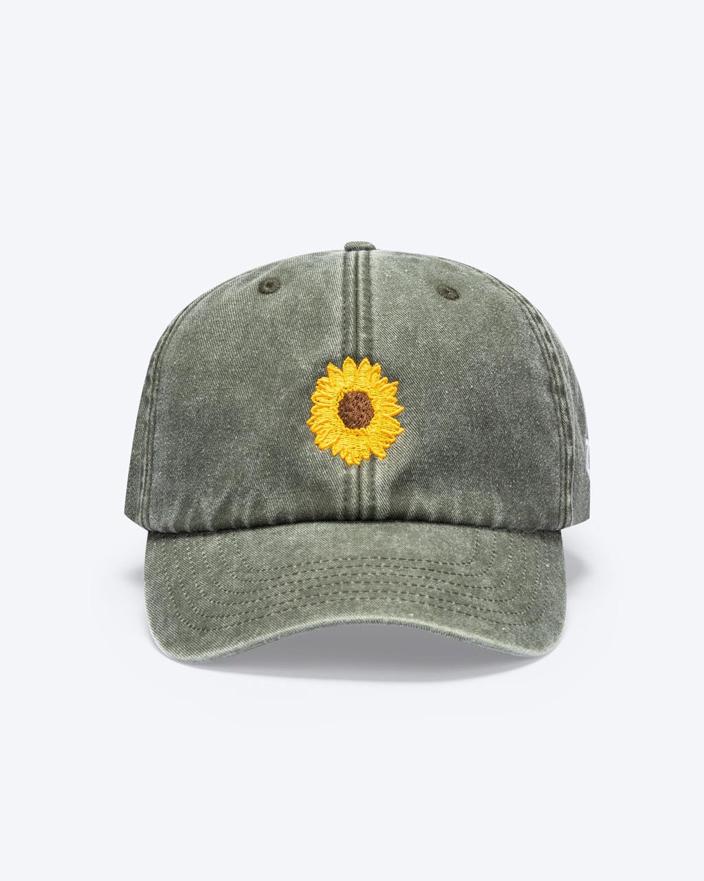 Eine Bavarian Cap in der Farbe Vintage Khaki mit einer Sonnenblume als Motiv auf der Vorderseite.