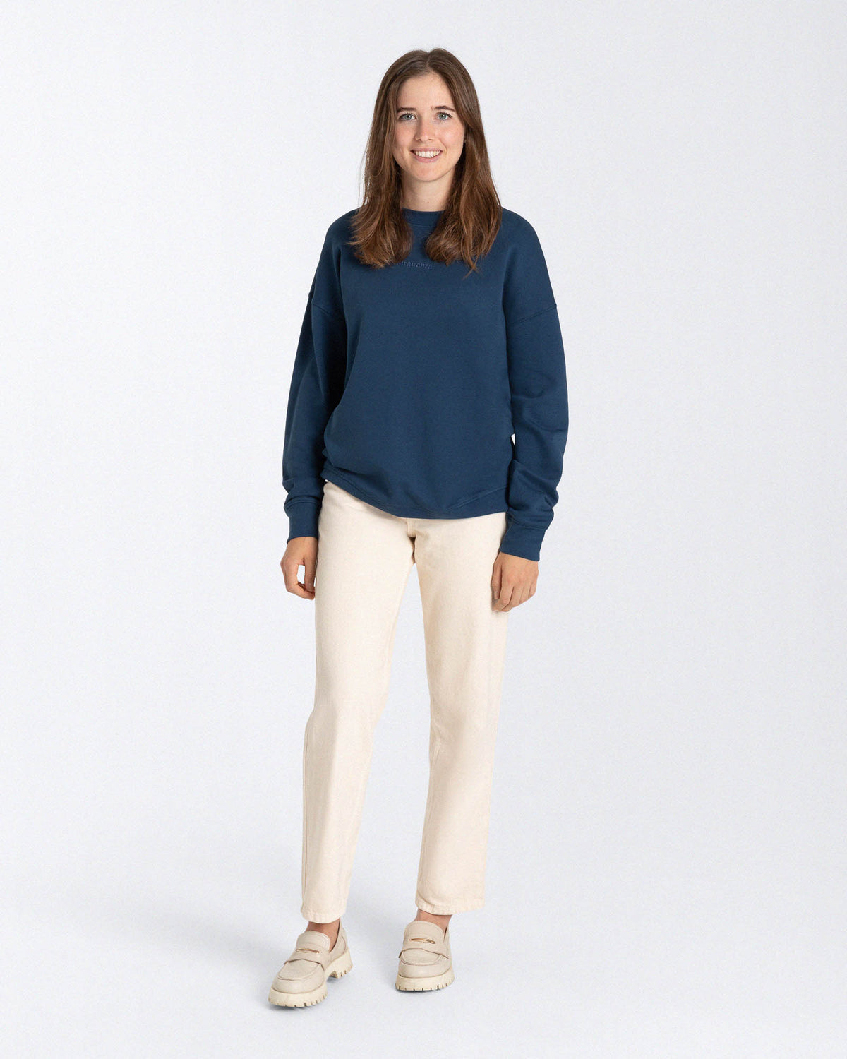 Oversize Sweater mit Stickerei blau