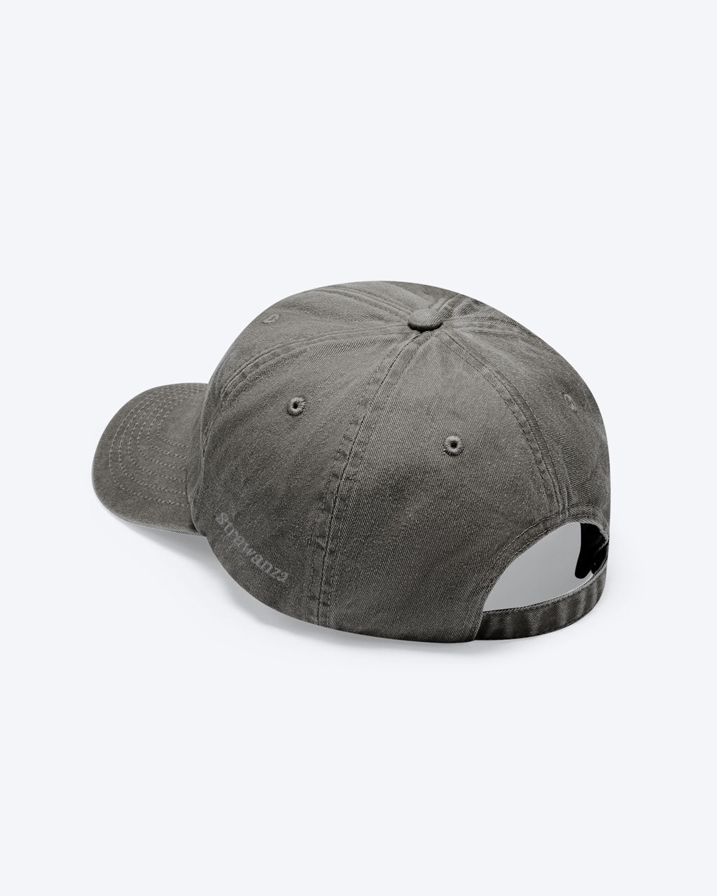 Eine bayerische Cap in der Farbe Vintage Schwarz mit einen schwarz bestickten "Strawanza" auf der Seite der Cap.