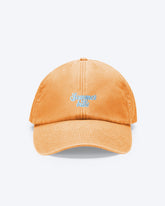 Eine Vintage orange Bavarian Cap mit einem weißen "Sommer bitte" Stick auf der Vorderseite der Cap.