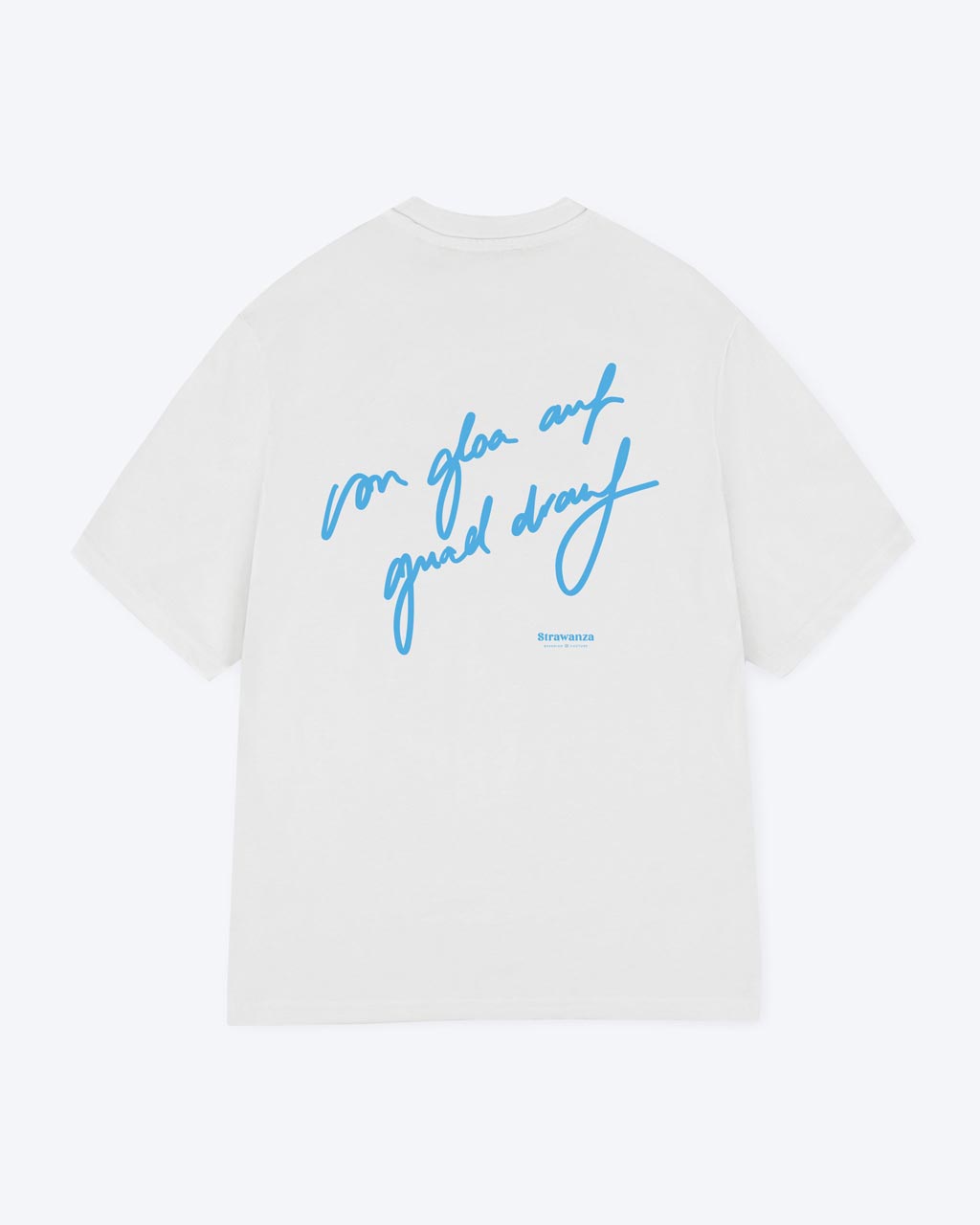 Ein weißes T-Shirt mit einem hellblauen "von gloa auf guad drauf" Schriftzug als Backprint. 