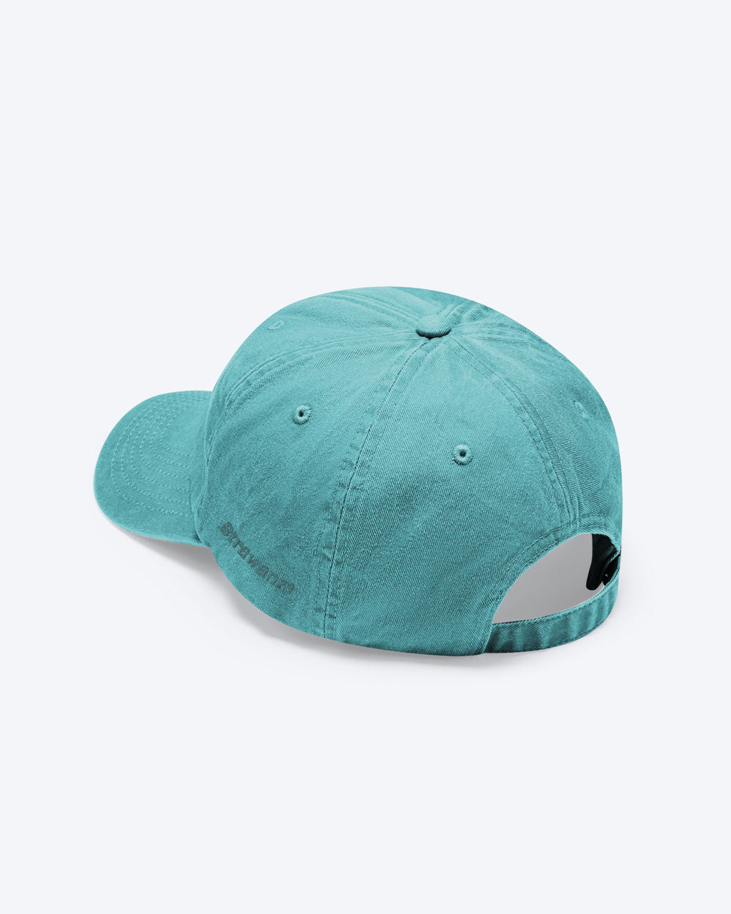 Eine Bavarian Cap in der Farbe Vintage Light Denim mit einem Ton in Ton gestickten "Strawanza" Schriftzug auf der Seite der Cap.