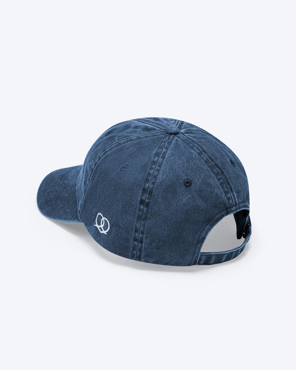 Eine Vintage Denim Bavarian Cap mit einem Brezn-Herz Logo aufgestickt an der Seite der Cap.
